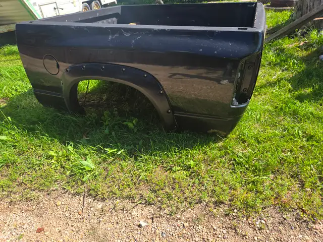 2007 Dodge ram truck box