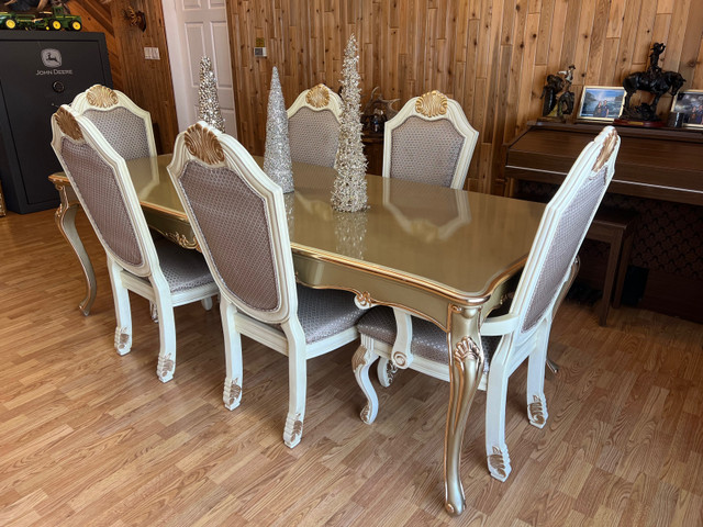 Beautiful Gold Oak Dinning Table W/6 Chairs in Dining Tables & Sets in Edmonton - Image 4