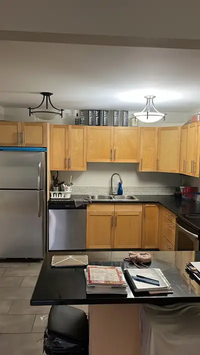 Room for rent in downtown Calgary (17 Ave SW). 2-bedroom, 1-bath apartment. Close to 4 major bus rou...
