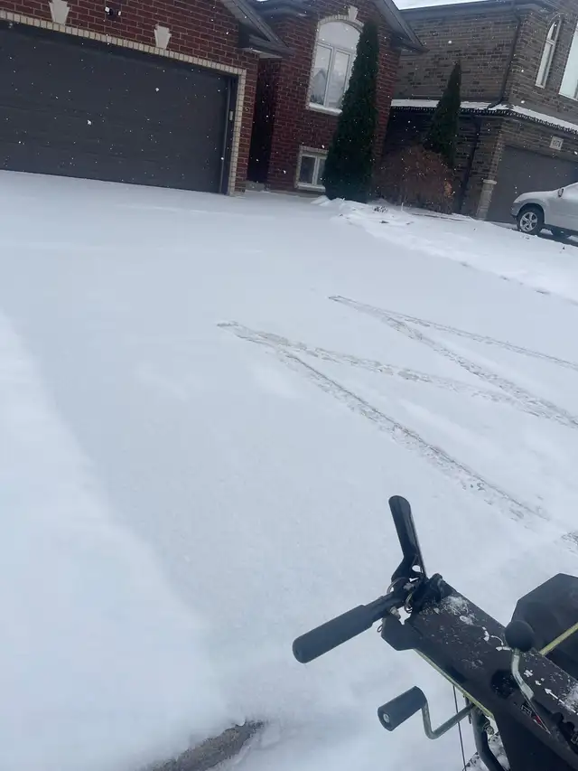 Remove snow in Snowblowers in Windsor Region - Image 2