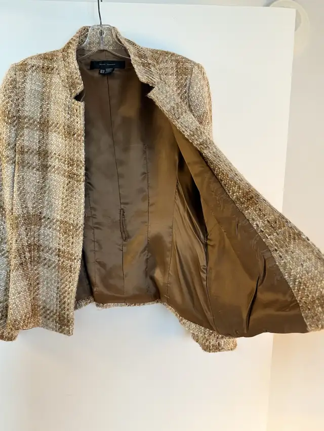 Blazer Women in Women's - Tops & Outerwear in City of Montréal - Image 3