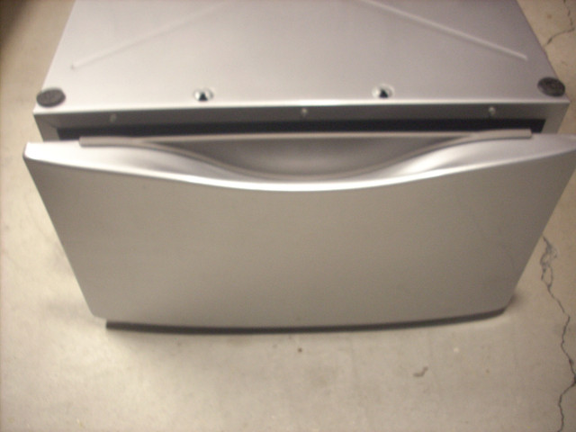 WASHER/DRYER PEDASTAL/DRAWER 27"W x 24"D x 15"H FOR SALE in Washers & Dryers in West Island - Image 3