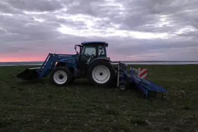 Camera guided Carre inter row cultivator with hydraulic side shift. The unit come with a set of used...