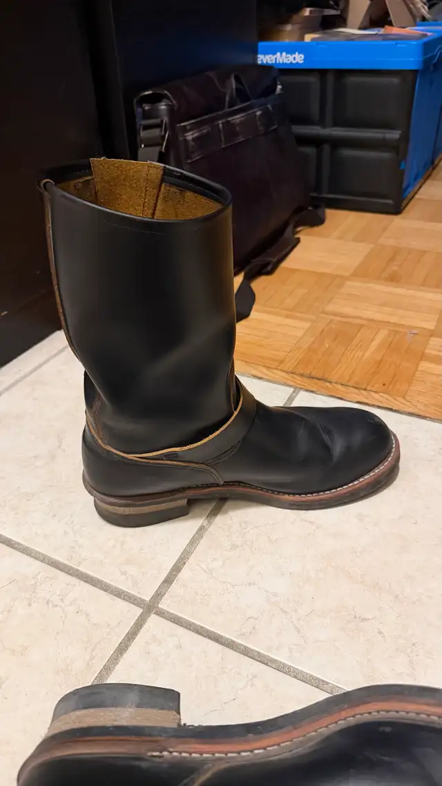 Red Wing 2966 Engineer Boots in 9.5 D in Men's Shoes in City of Toronto - Image 6