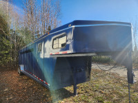 34 ft 6 horse goose neck trailer in great condition