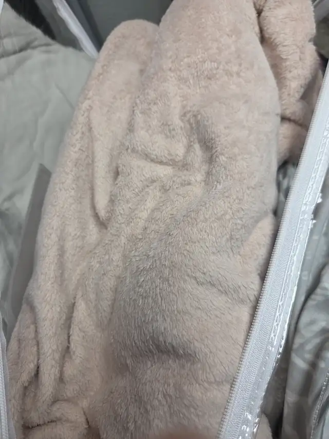 Blankets in Bedding in St. Catharines - Image 2