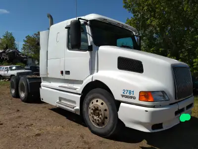 D12 465 hp pre-green engine, RTLO 169188 18 speed trans, RT 46,000 triple lock rear ends (4.100 rati...