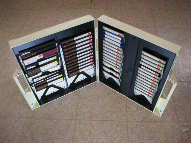 MALETTE VALISE RANGE CD ROM CDROM DVD DISK FLOPPY BOX ETUI dans CD, DVD et Blu-ray  à Longueuil/Rive Sud
