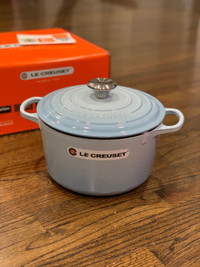 New Le Creuset Coastal Blue Deep Round French Oven Rare