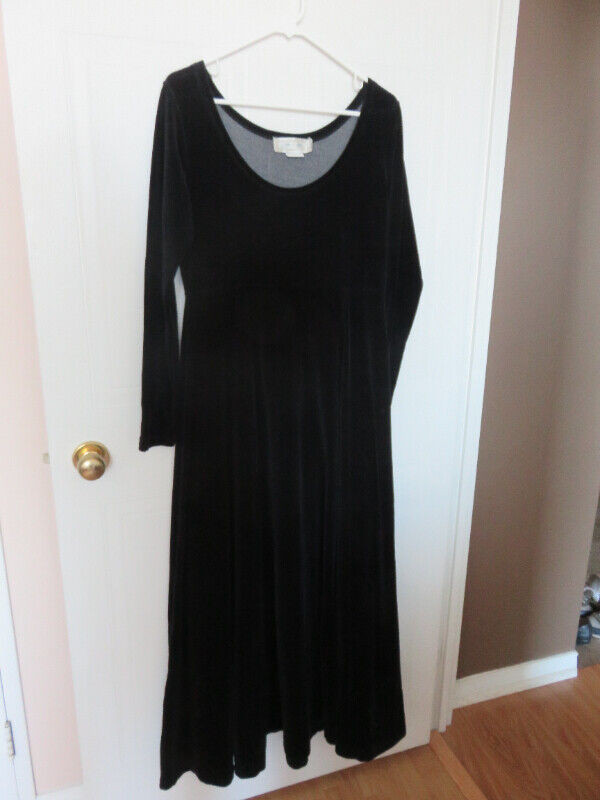 LADY'S LONG VELVET DRESSES in Women's - Dresses & Skirts in City of Toronto