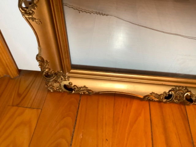Ant/Vtg Ornate Gold Coloured Gilded Wd Frame w Fitted Glass in Home Décor & Accents in Belleville - Image 2