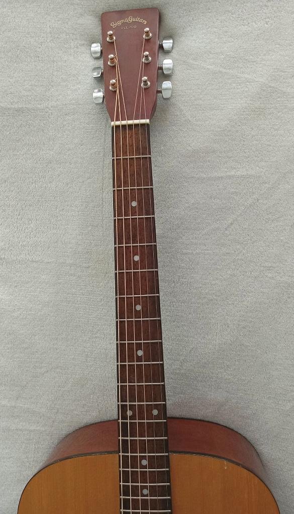 1992 Sigma Martin Dreadnought Acoustic Guitar & Hard Case in Guitars in Oakville / Halton Region - Image 7