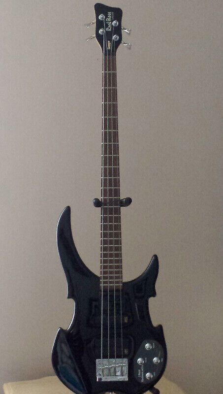 Vampyre Rock Bass : Hard Case : Stand : Amp : Like NEW in Guitars in Cambridge - Image 3