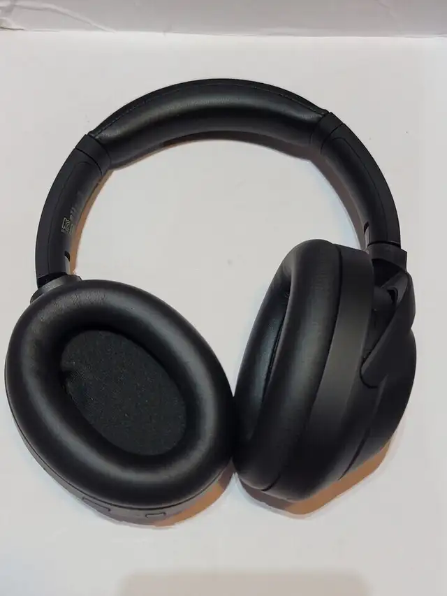 Sony WH-1000XM4 Wireless Noise Cancelling Headphones in Headphones in City of Toronto - Image 11