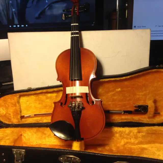 Nagoya Suzuki 1/8 Violin Signed Japan Highest Quality Student Ex in String in Vancouver - Image 2