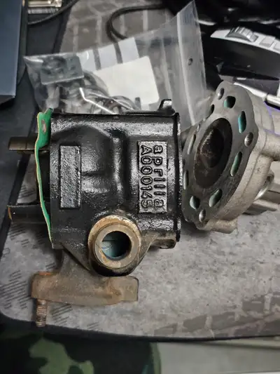 1000km used top end for 2006 Aprilia SR50 Factory scooter. Upgraded to big botr kit back in 2006. Be...