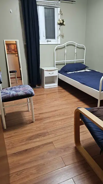 Available immediately, nearby St. Vital Mall contact 431 374 4592 for more details