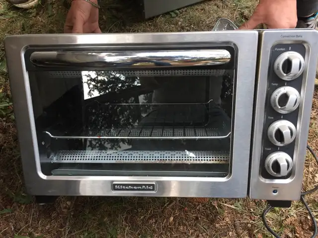 KitchenAid Toaster Oven in Toasters & Toaster Ovens in Vancouver - Image 2