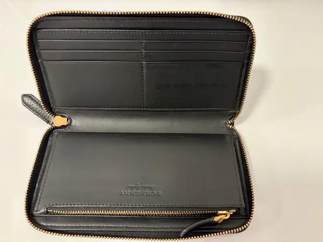 Authentic Burberry Zippered Wallet in Women's - Bags & Wallets in Windsor Region - Image 3