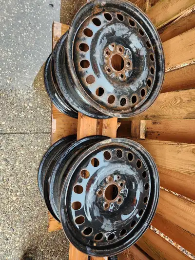 Set of 4 , 17 inch steel rims by 6.5 inch wide. Fits Ford and some others. 4.5 inch ( 114.3 mm) bolt...