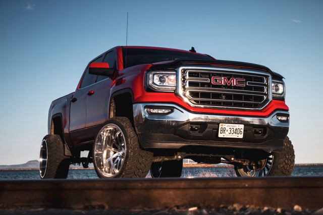 2017 gmc sierra 1500 SLE in Cars & Trucks in Thunder Bay