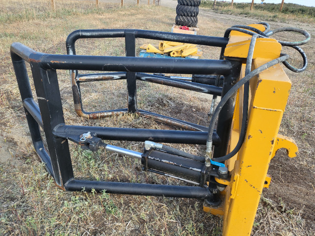 Kirchner silage bale grabber in Other Parts & Accessories in Swift Current - Image 4