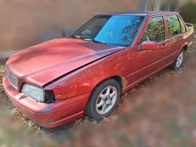 Volvo S70 T5 Manual 1998 - For Parts in Cars & Trucks in Ottawa - Image 6