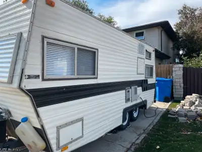 Renovated 19 foot 1979 Triple E Travel Trailer Sleeps 5-fold down table, Bed and a pull down Bunk AL...