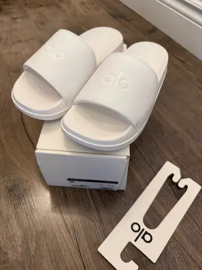 Alo Yoga women’s slides size 9, View more