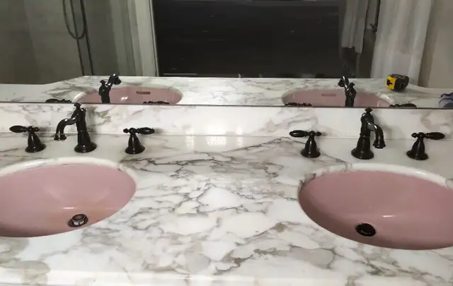 Bathroom Sink Faucet Set- Classic, Antique Bronze, Pair in Bathwares in Markham / York Region - Image 5