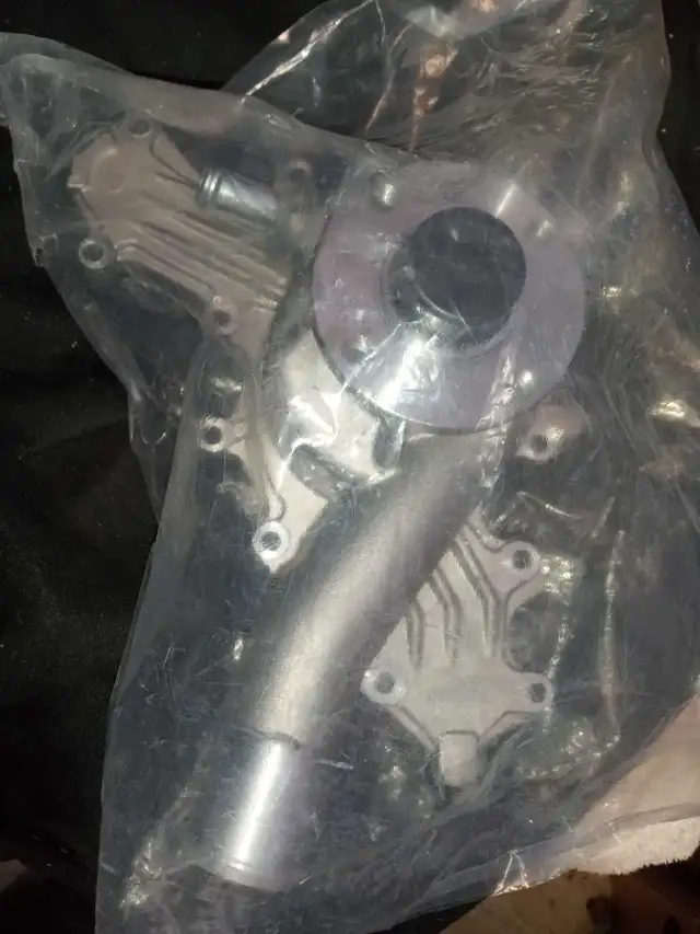 New water pump Ford 4.0L V6 Explorer, Mustang Ranger Mountaineer dans Moteur, Pièces de Moteur dans London - Image 4