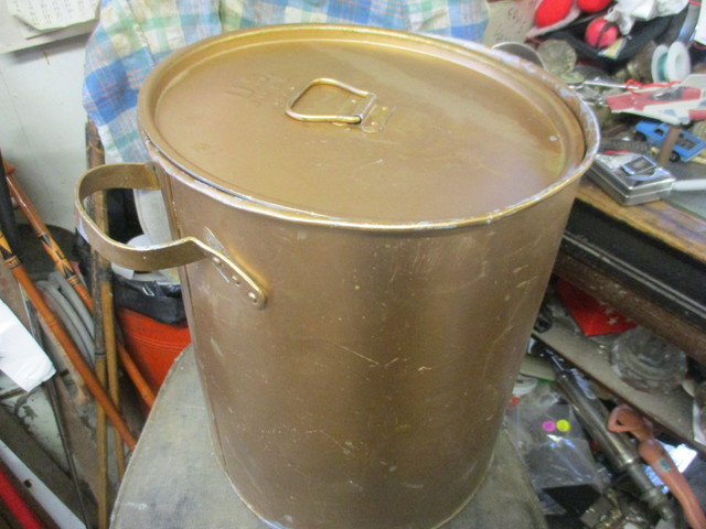 1944 WW@ USMC 5 GALLON COOKING POT WITH LID $20. SOLDIER MARINES in Arts & Collectibles in Winnipeg - Image 2
