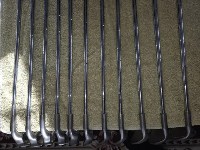 Ping Eye 2 Iron Set....2-LW....Green Dot-Great Shape...11 irons in Golf in Ottawa - Image 4