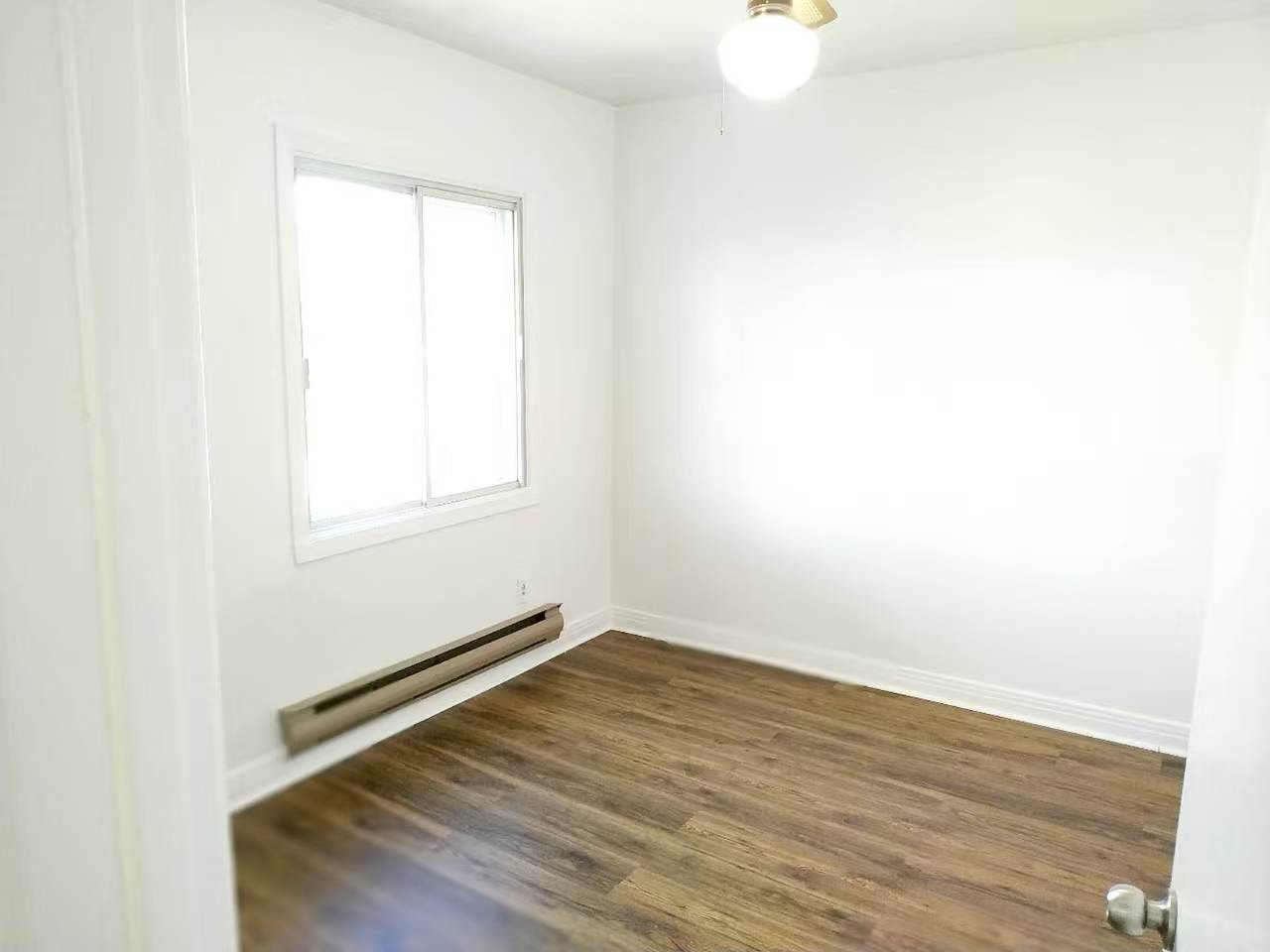 4.5in duplex detache,2min metro cartier,3parking,4eletromenagees — photo 2