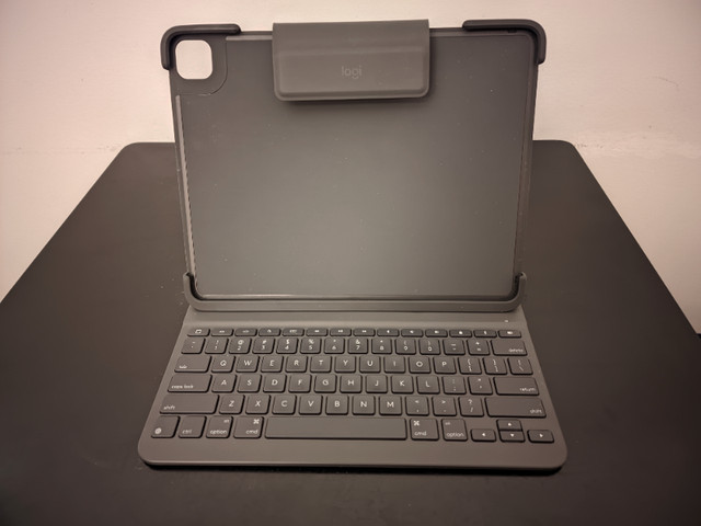 Logitech Slim Folio for iPad Pro 12.9 (3rd/4th/5th/6th Gen) in iPad & Tablet Accessories in Calgary