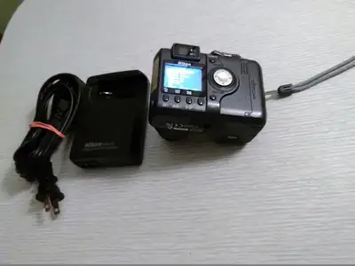 Vtg. Nikon 885 w/charger no card-good cond., View more