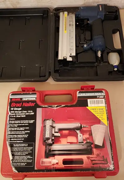 Craftsman 18 Gauge 1 1/4in Brad Nailer/Pinner With Brad Nails In Hard Case Selling For $25 Campbell...