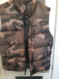 Vintage 2007 Old Navy Camo Puffer Vest Size Mens Medium