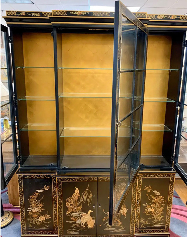 Vintage Asian Chinoiserie Drexel Hand Painted Cabinet in Hutches & Display Cabinets in Oshawa / Durham Region - Image 4