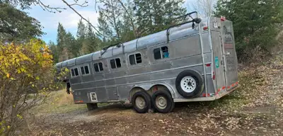 89 4 horse weekend horse trailer, View more