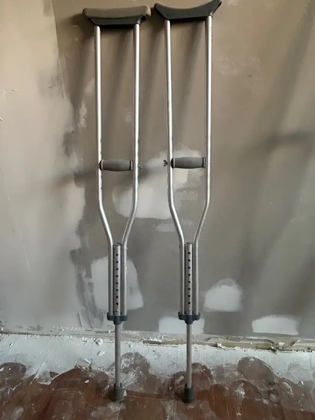 two sets of crutches - Located in Penbrooke Meadows in Health & Special Needs in Calgary - Image 3