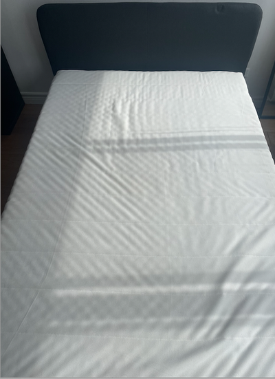 Full-sized bed for sale/ Lit double à vendre. In good condition/ En bon état. L x W x H: 196cm x 139...