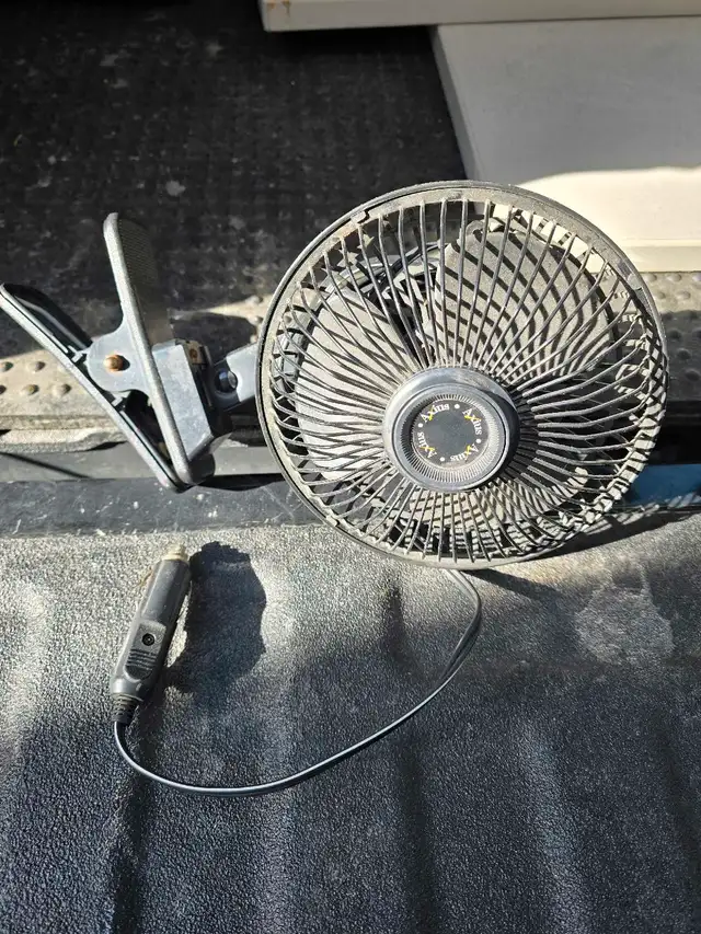 12 Volt Portable Fan in RV & Camper Parts & Accessories in Calgary - Image 2