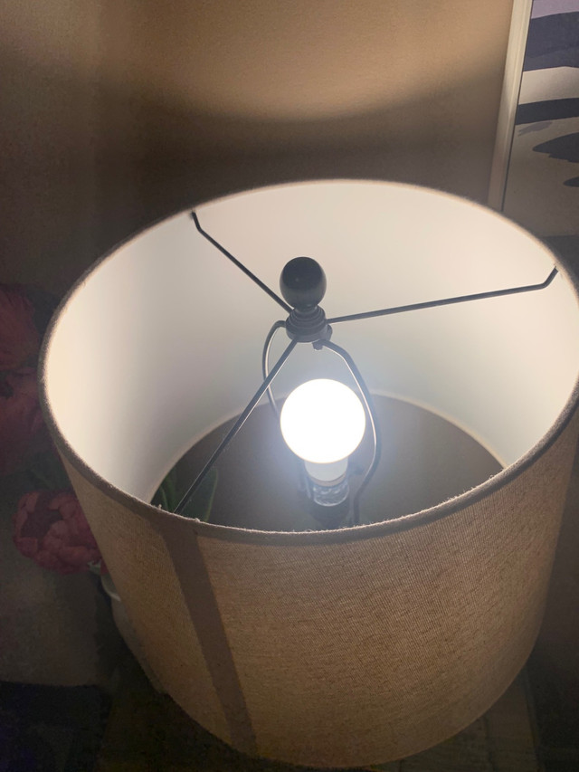 Table lamp in Indoor Lighting & Fans in Regina - Image 3