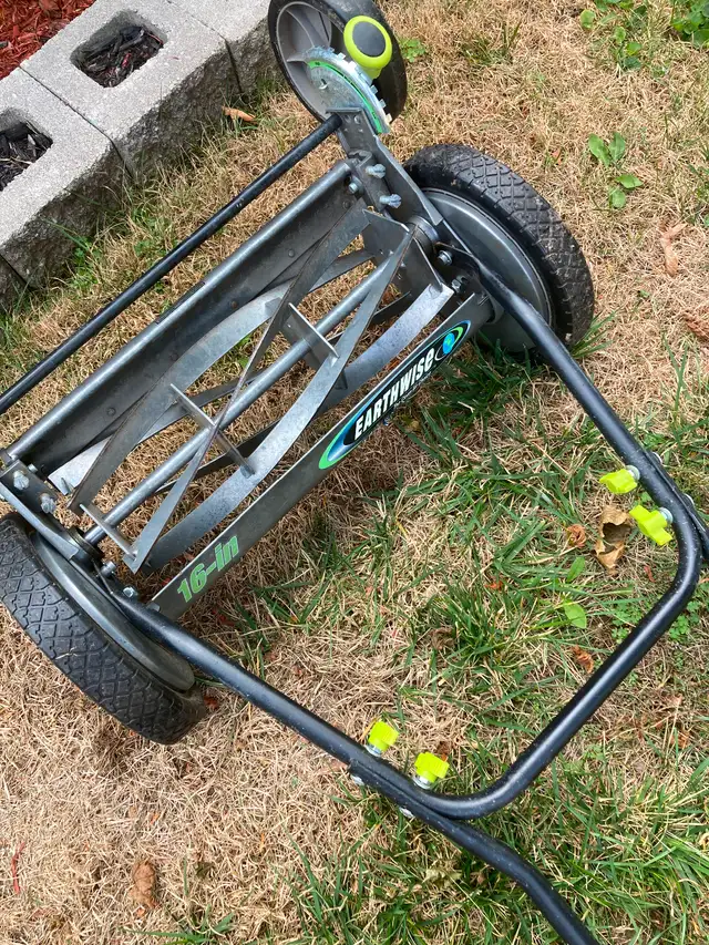 Good condition! Earth wise manual lawnmower63782626719619123