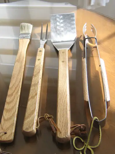 Ensemble neuf de 4 ustensiles inoxydables  pour le B.B.Q., View more