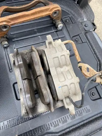 Nest to new, less than 1000km on brand new rotors, pads, and calipers. Just had the brakes done and...
