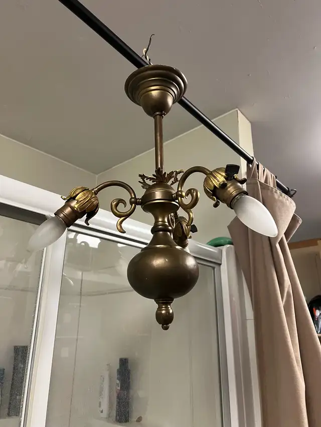 Lustre Vintage en Laiton Suspendu / Vintage Brass Chandelier in Indoor Lighting & Fans in City of Montréal - Image 3