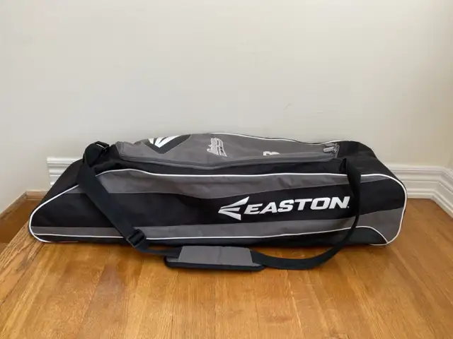 Easton bag in Baseball & Softball in Markham / York Region - Image 2