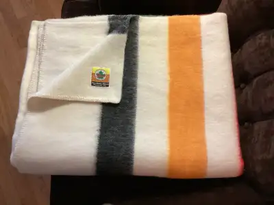 HUDSON’S BAY CO.  BLANKET *** NEUVE *** COPIE, View more